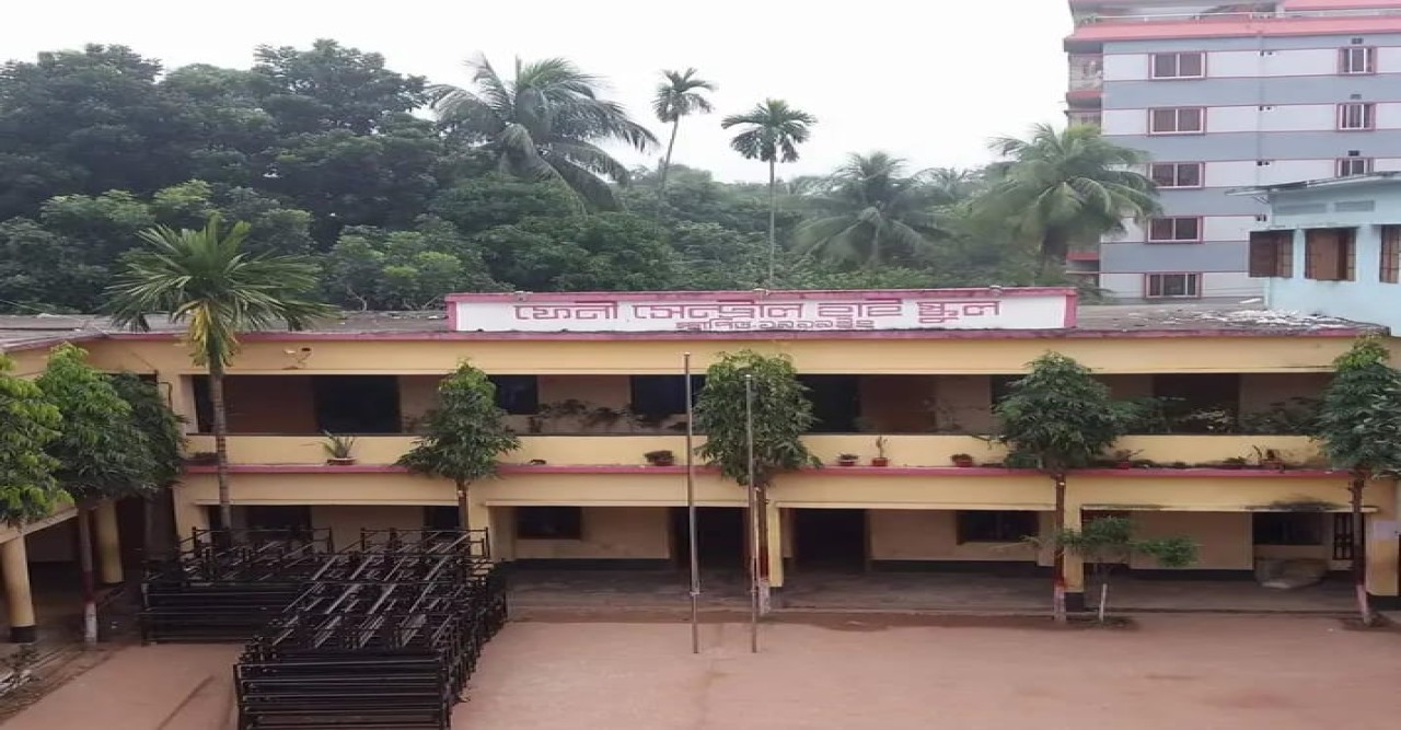 ফেনী সেন্ট্রাল হাই স্কুলে অভিভাবকদের মধ্যে অস্থিরতা