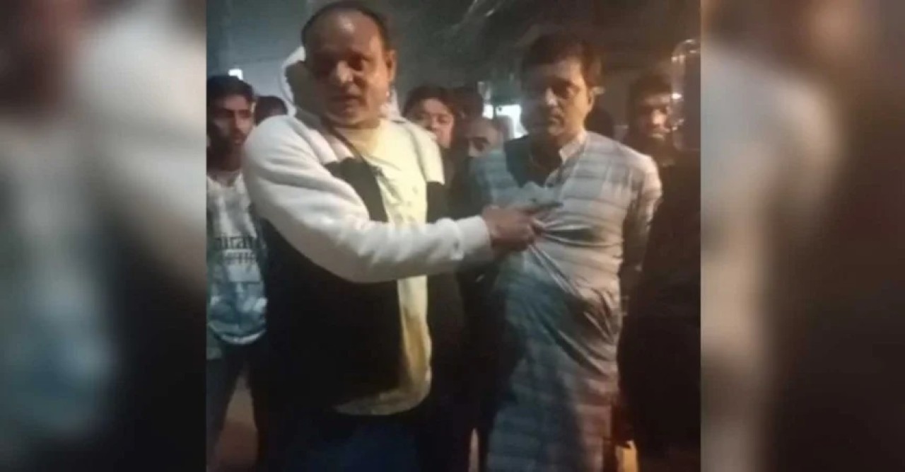 লিফলেট বিতরণ, আ. লীগ নেতাকে পিটিয়ে পুলিশে সোপর্দ