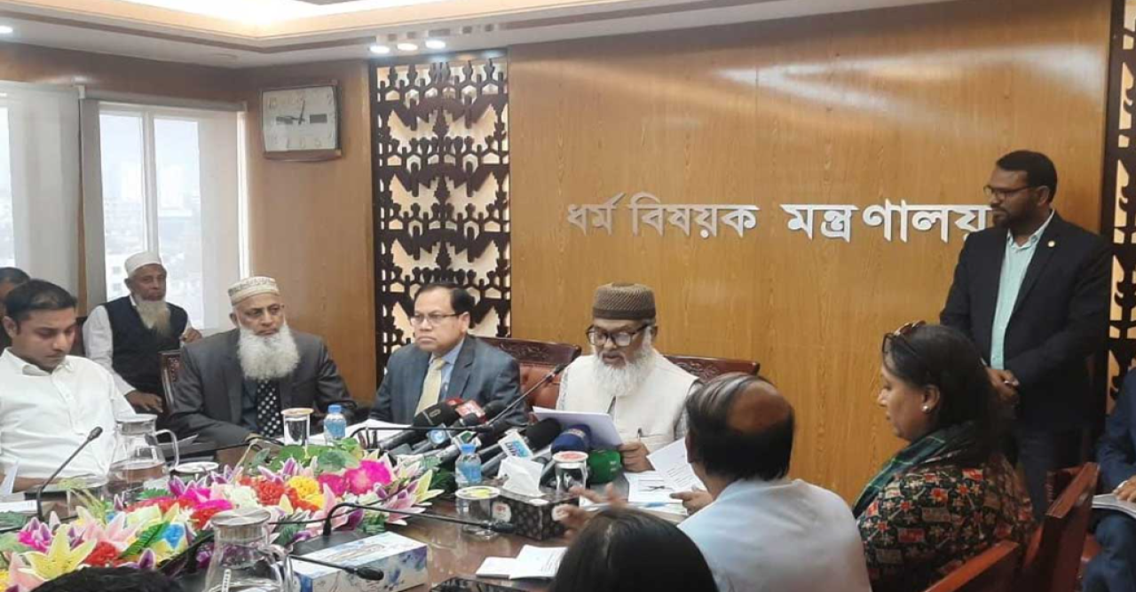 অর্ধেক হজযাত্রীর চুক্তি সম্পন্ন হয়নি, বাকি আছে চারদিন
