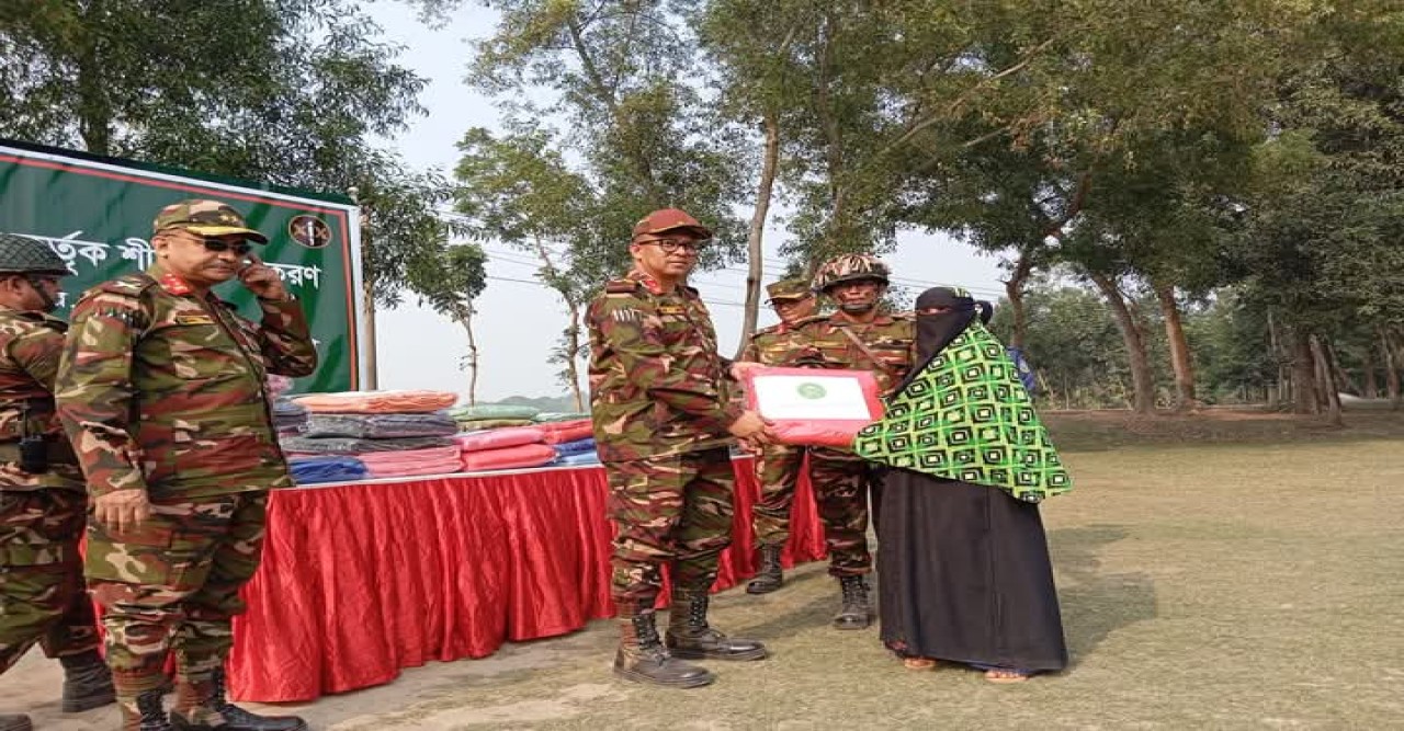 ফুলপুরে  সেনাবাহিনীর পক্ষ থেকে শীতার্তদের মাঝে শীতবস্ত্র বিতরণ