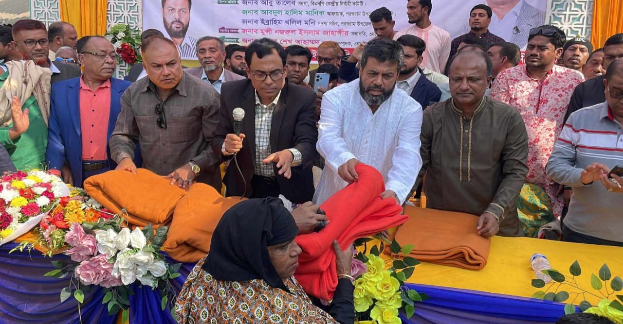 ফ্যাসিস্টের আবির্ভাব হয়েছে বিভিন্ন জায়গায় দখলদারিত্ব চলছে