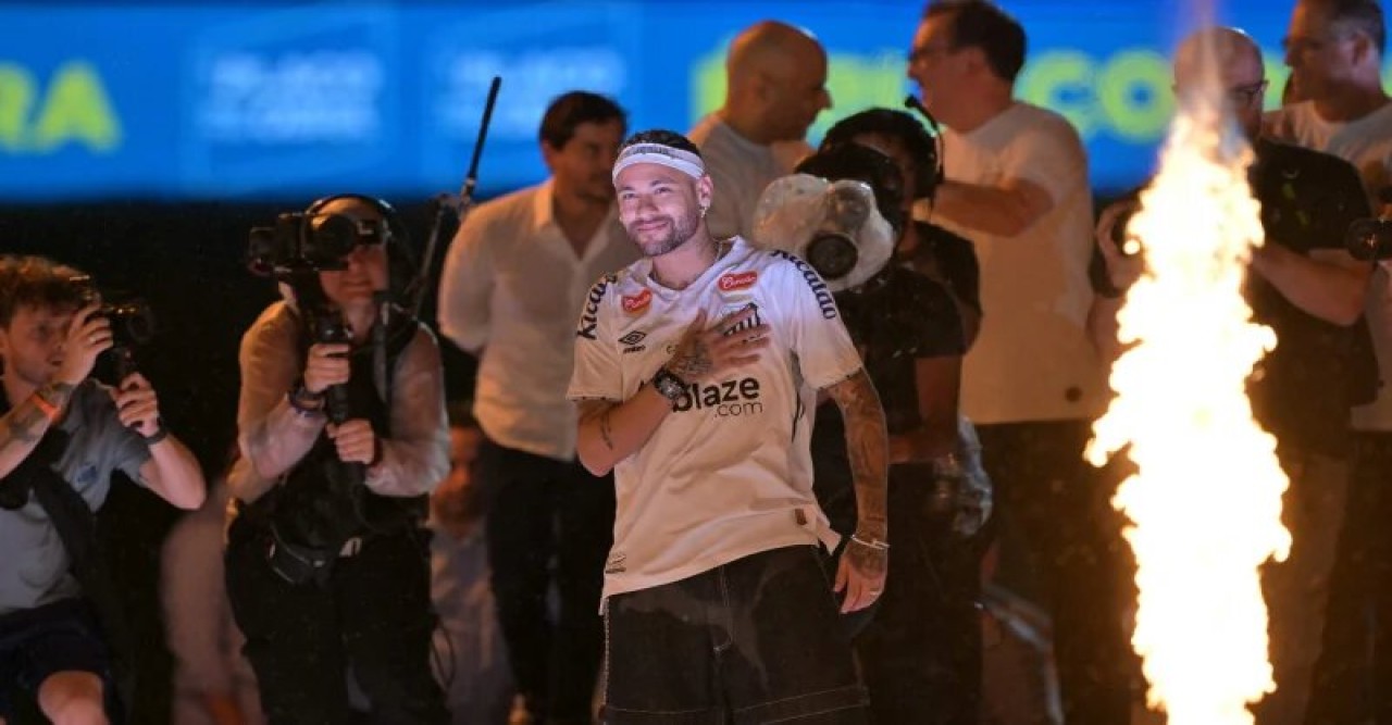 ‘দ্য প্রিন্স ইজ ব্যাক’- সান্তোসে নেইমারের রাজসিক প্রত্যাবর্তন ‘দ্য প্রিন্স ইজ ব্যাক’- সান্তোসে নেইমারের রাজসিক প্রত্যাবর্তন