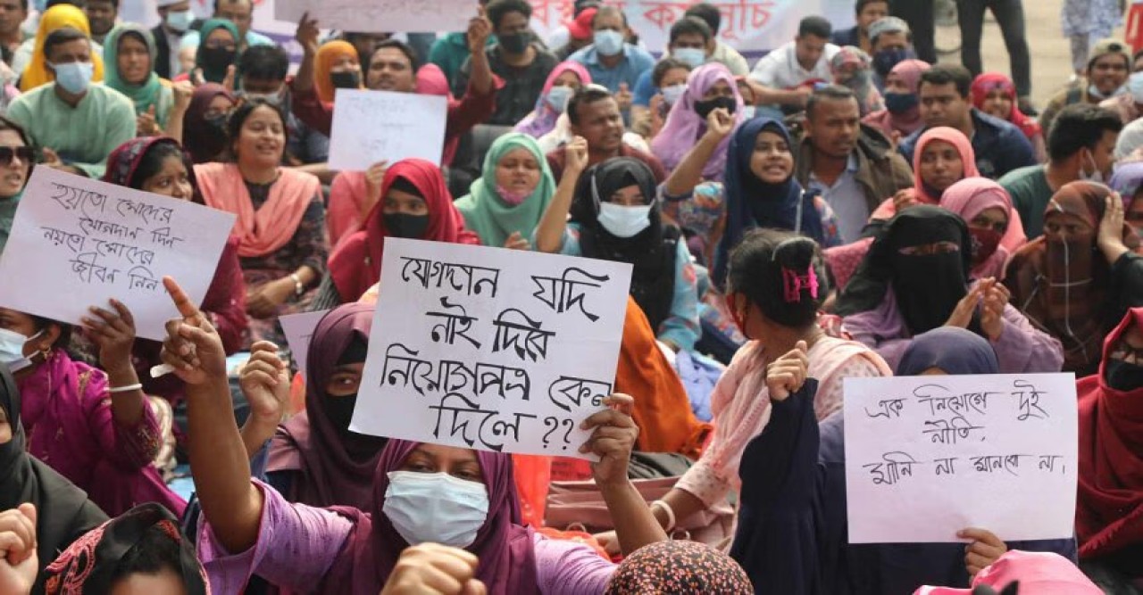 শাহবাগে আজও আন্দোলনে নিয়োগ বাতিল হওয়া চাকরিপ্রার্থীরা