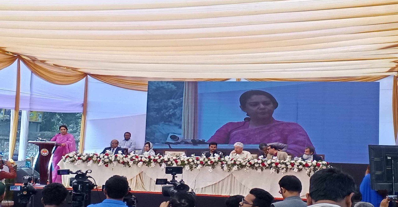 বর্ষার আগেই ঢাকার ১৯টি খালের প্রবাহ ফিরিয়ে আনার প্রতিশ্রুতি : পরিবেশ উপদেষ্টা