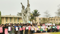 দাবি আদায়ে অনড় কুয়েট শিক্ষার্থীরা, চলছে লাল কার্ড প্রদর্শন
