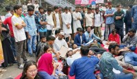 চতুর্থদিনের মতো অনশনে তিতুমীর কলেজের শিক্ষার্থীরা